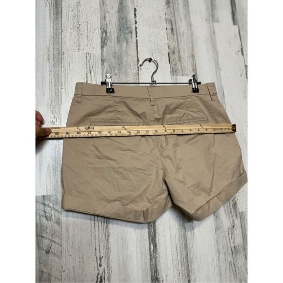 Old navy khaki shorts - Picture 6 of 8